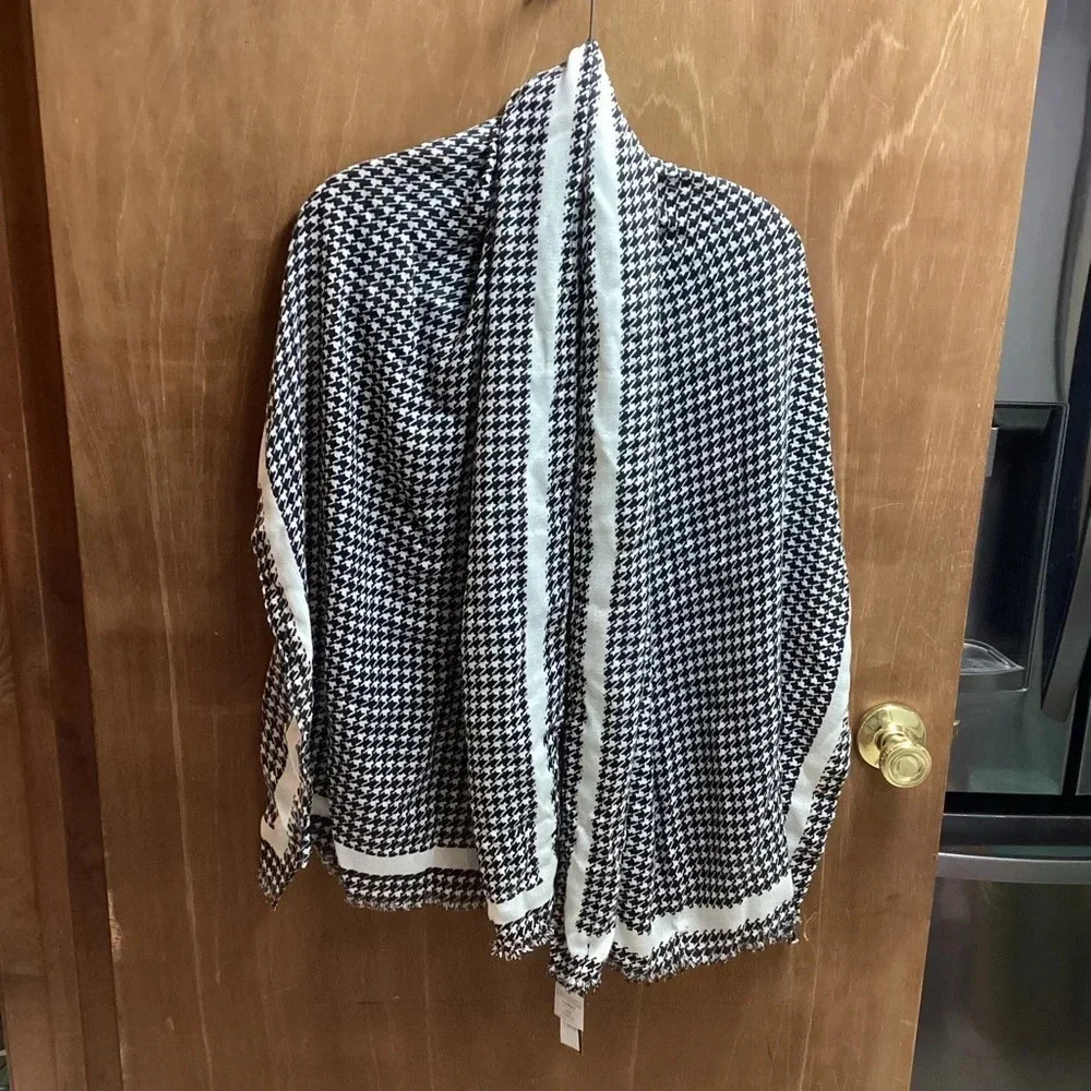 Lands End houndstooth scarf